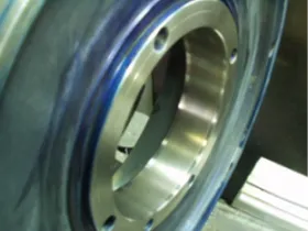 負荷側ハウジング部溶射加工 AFTER